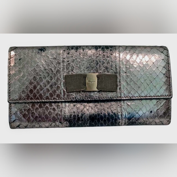 Salvatore Ferragamo Leather Metallic Vera Bow Continental Long Wallet EUC - Picture 1 of 16